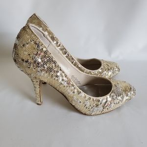 WHITE House Black market size 7 medium sequence